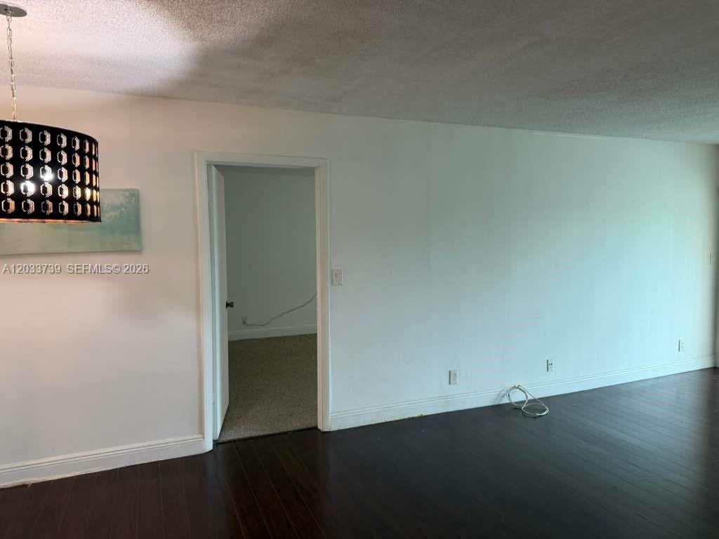 140 Lakeview Dr # 211 — Photo 3