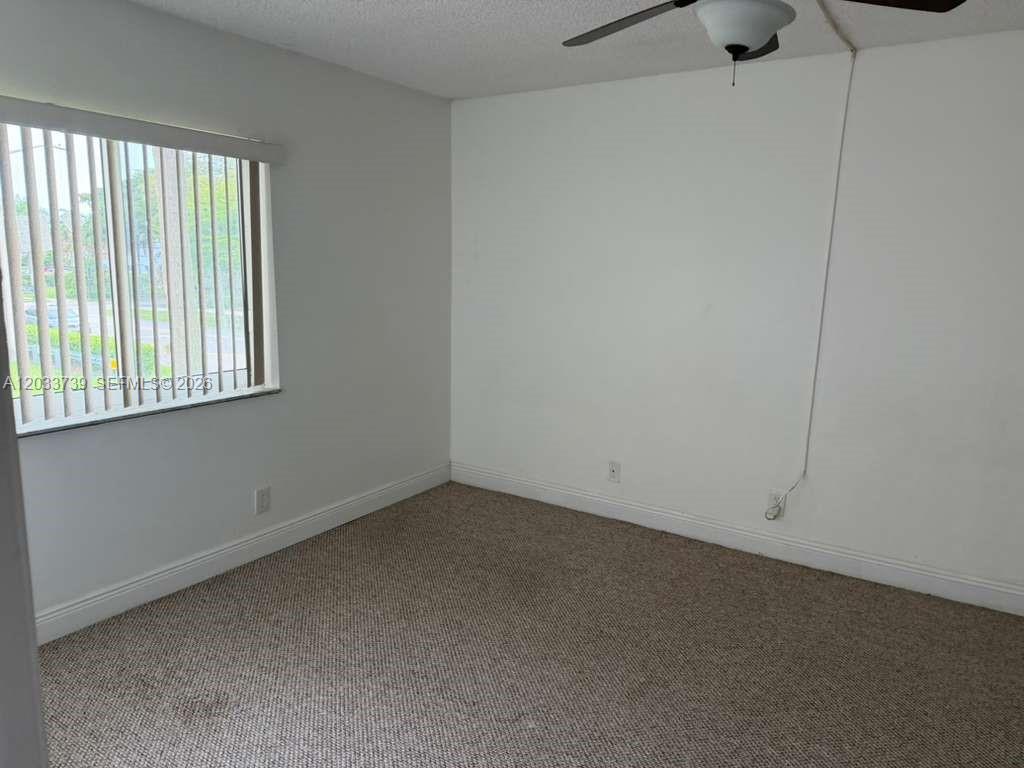 140 Lakeview Dr # 211 — Photo 4