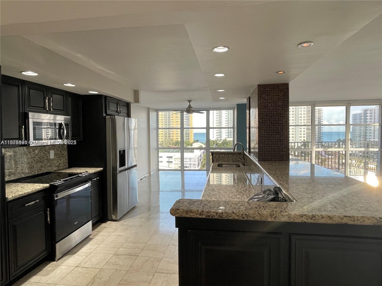1000 Parkview Dr # 920, Hallandale Beach FL 33009