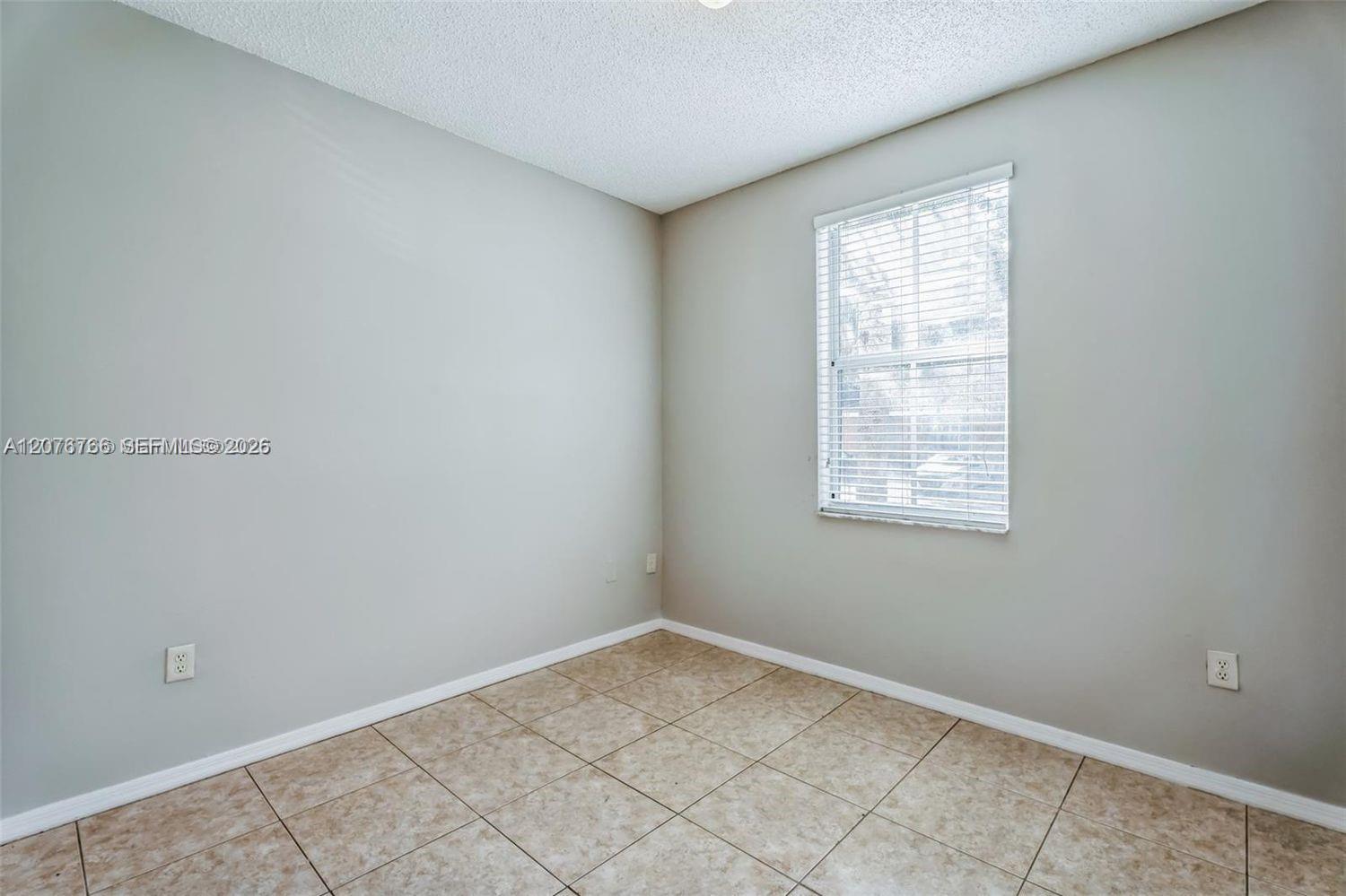 4240 NE 9th St — Photo 3