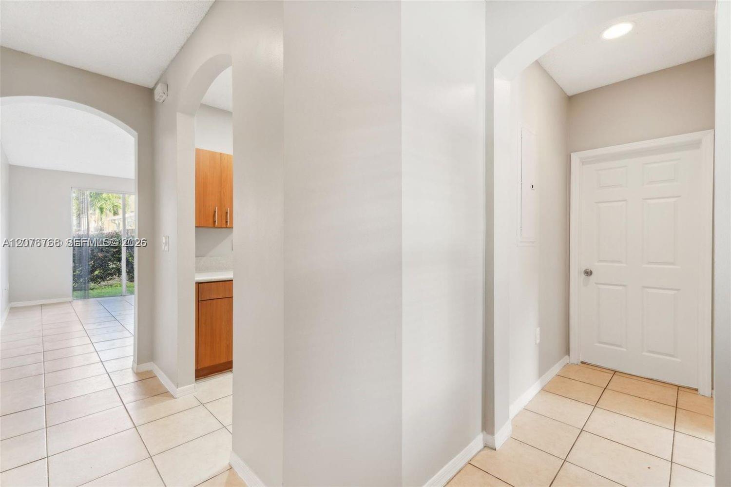 4240 NE 9th St — Photo 5