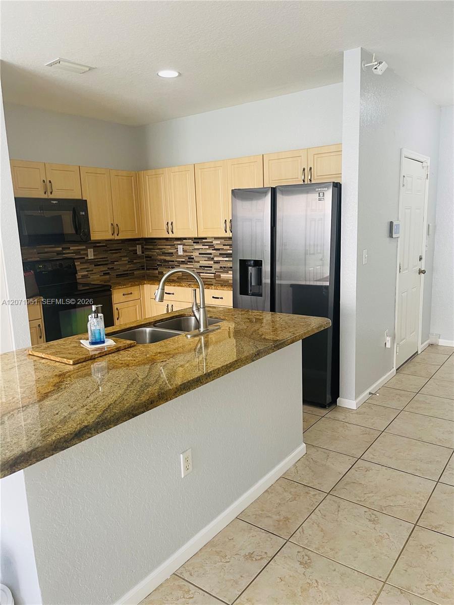 6364 Landings Way — Photo 4