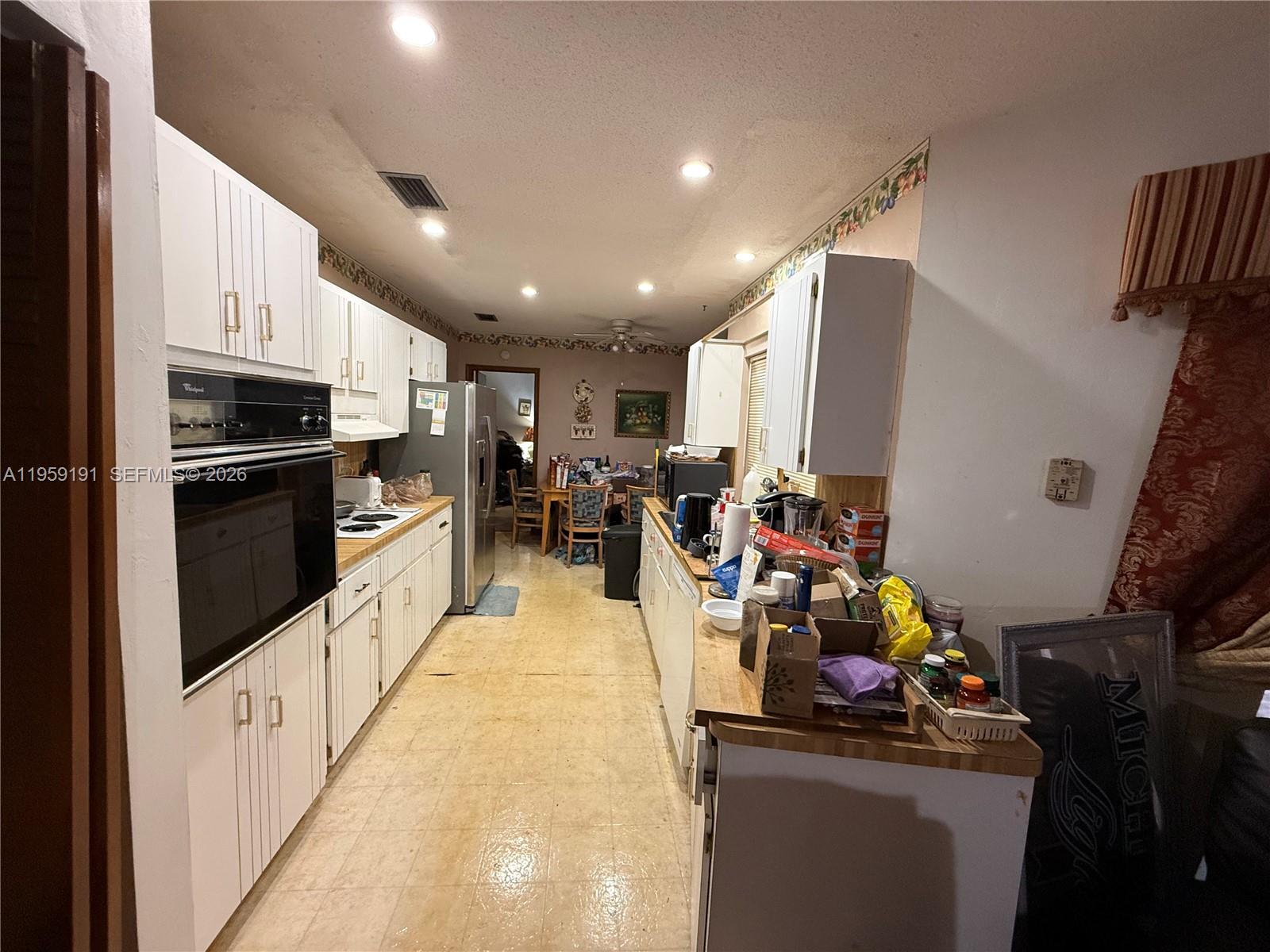 1140 NW 78th Ter — Photo 3