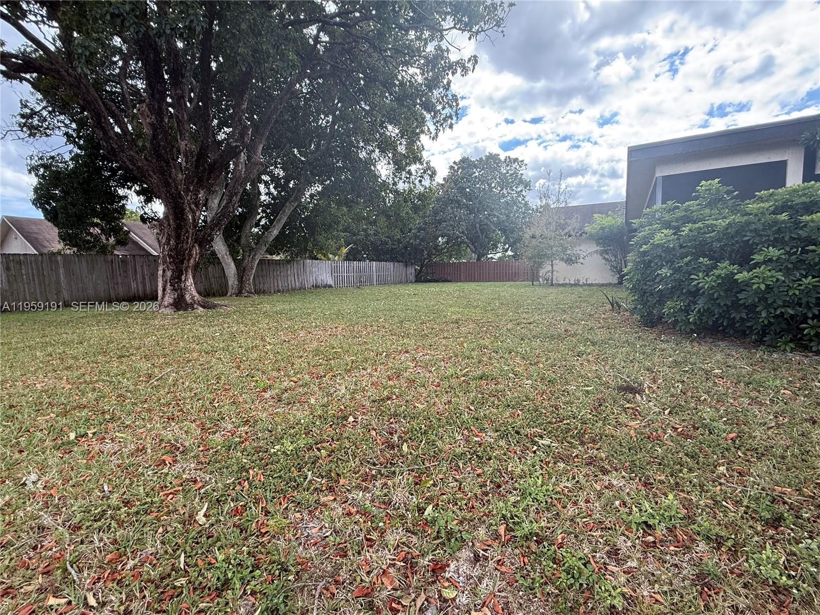 1140 NW 78th Ter — Photo 5