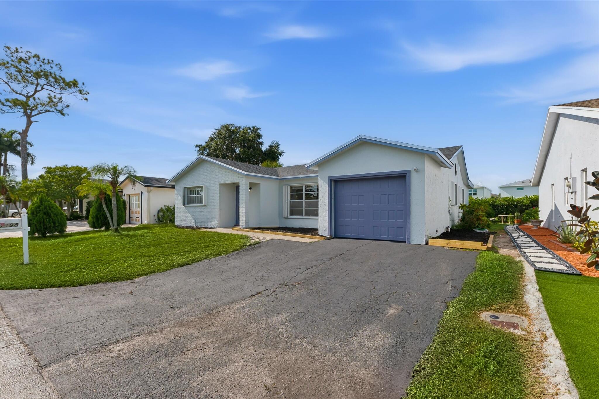 7198 PINE FOREST Circle E — Photo 3