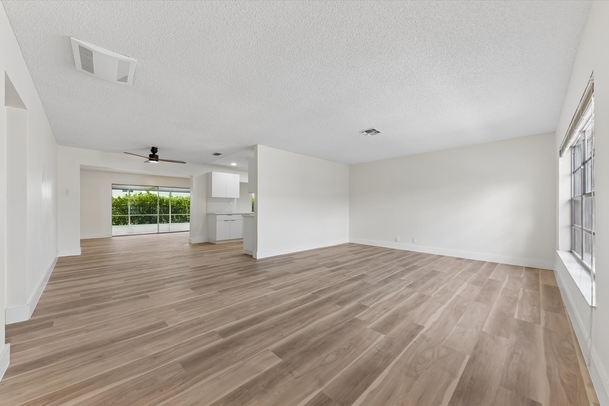 7198 PINE FOREST Circle E — Photo 4