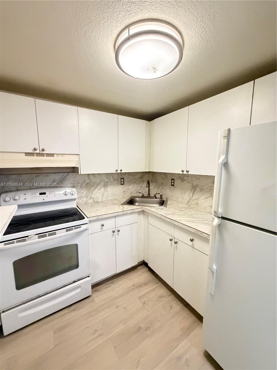 606 W 81st St # 209 — Photo 4