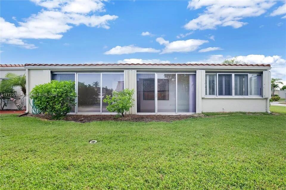2532 Boundbrook Drive S # 104, Palm Springs FL 33406