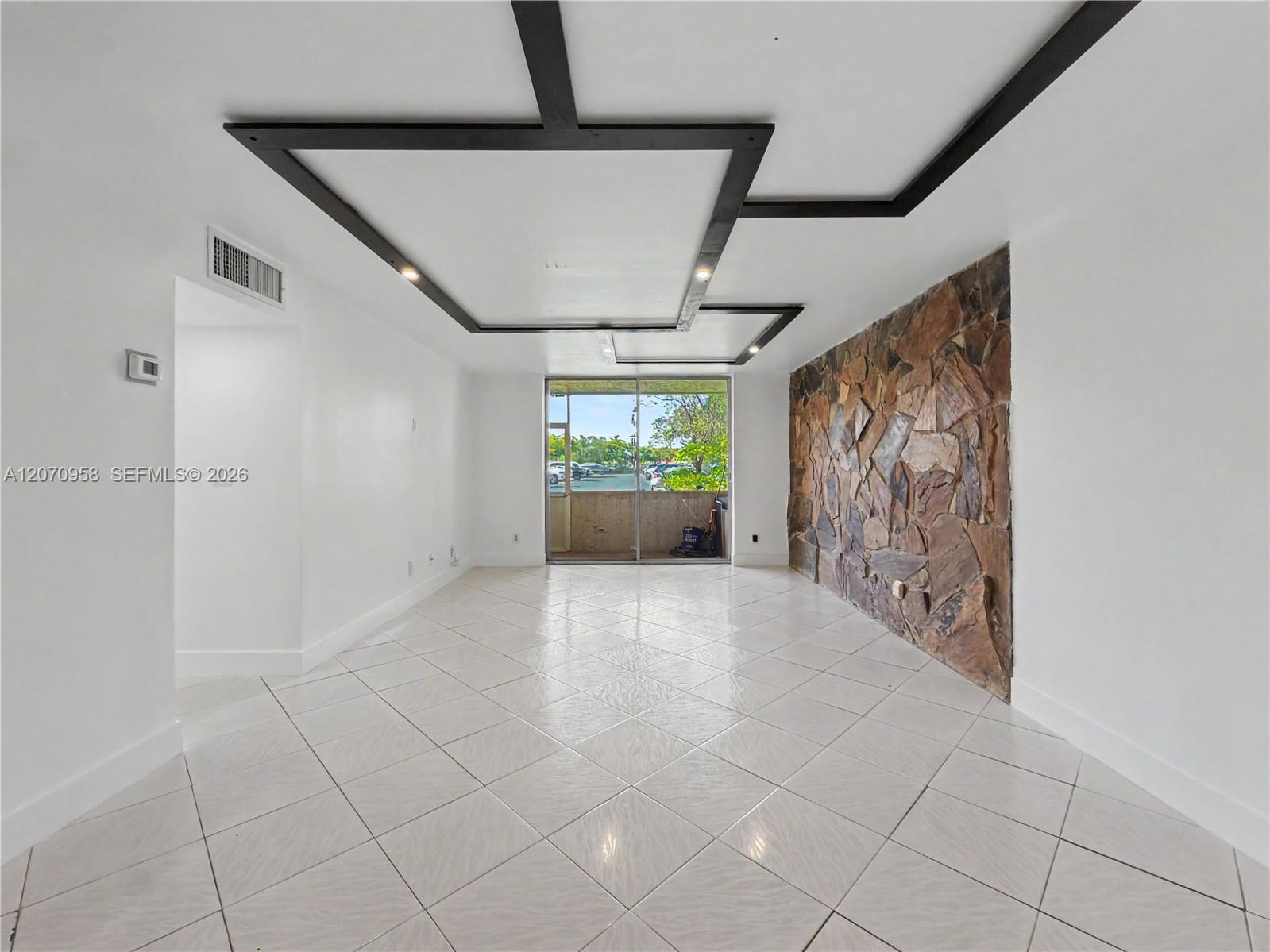 8411 NW 8th St # 102, Miami FL 33126