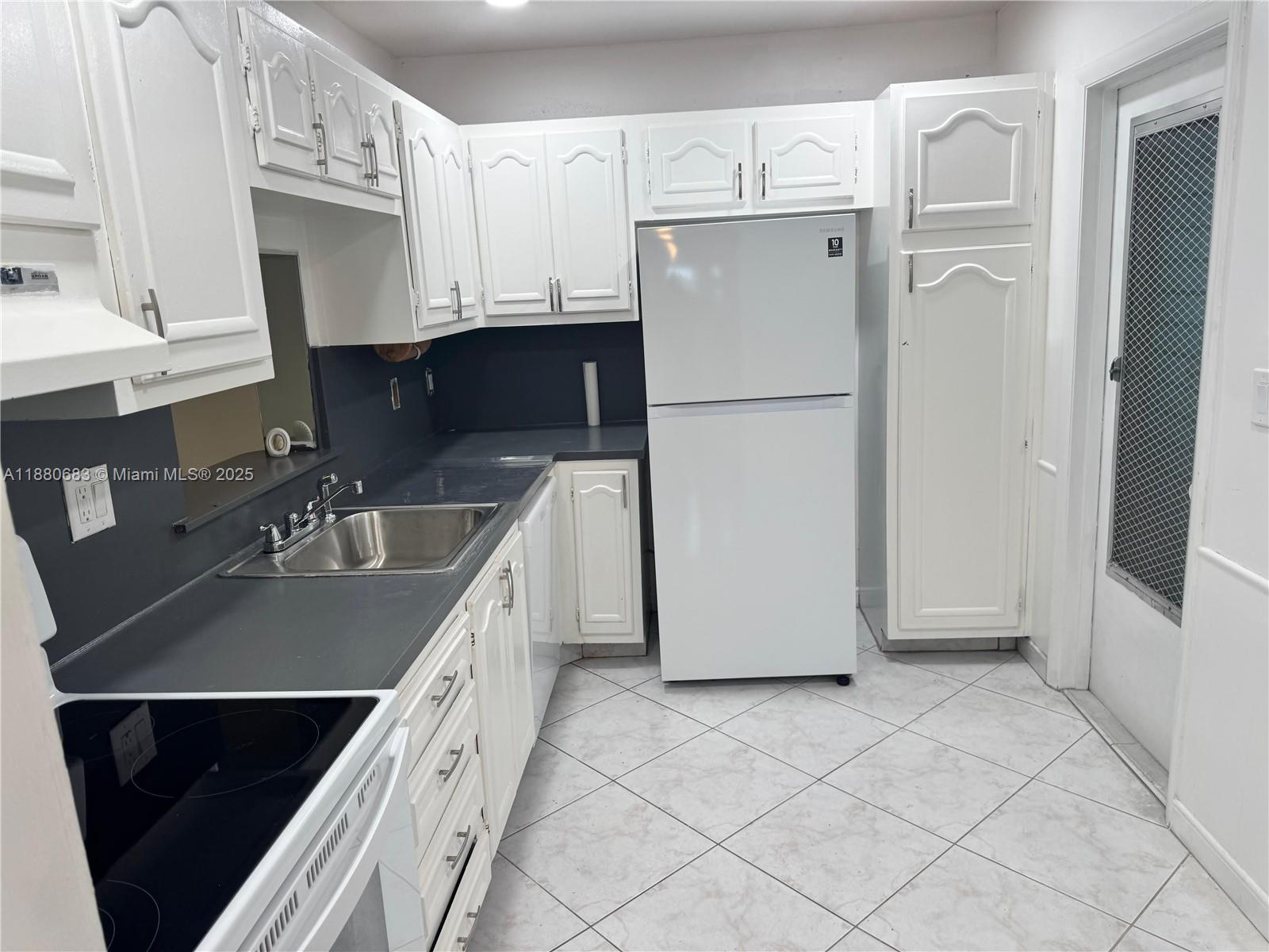 4141 NW 44th Ave # 117, Lauderdale Lakes FL 33319