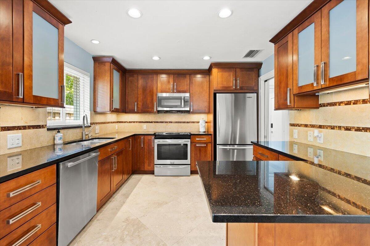 2137 NE 17TH Avenue — Photo 4
