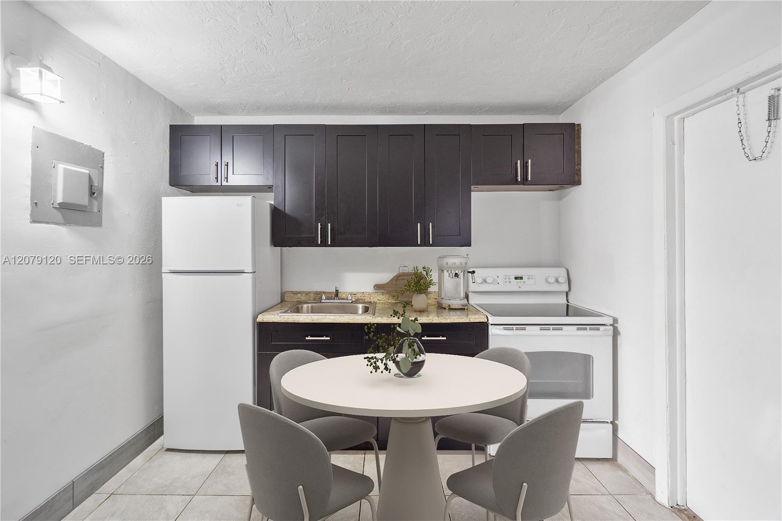 332 SW 3rd St # 9 — Photo 4