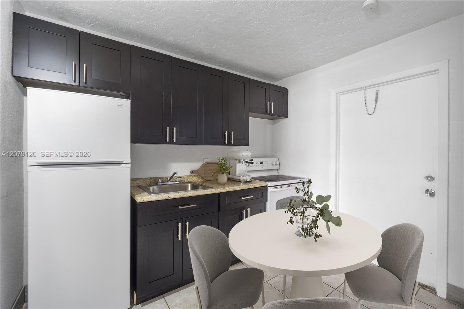 332 SW 3rd St # 9 — Photo 5
