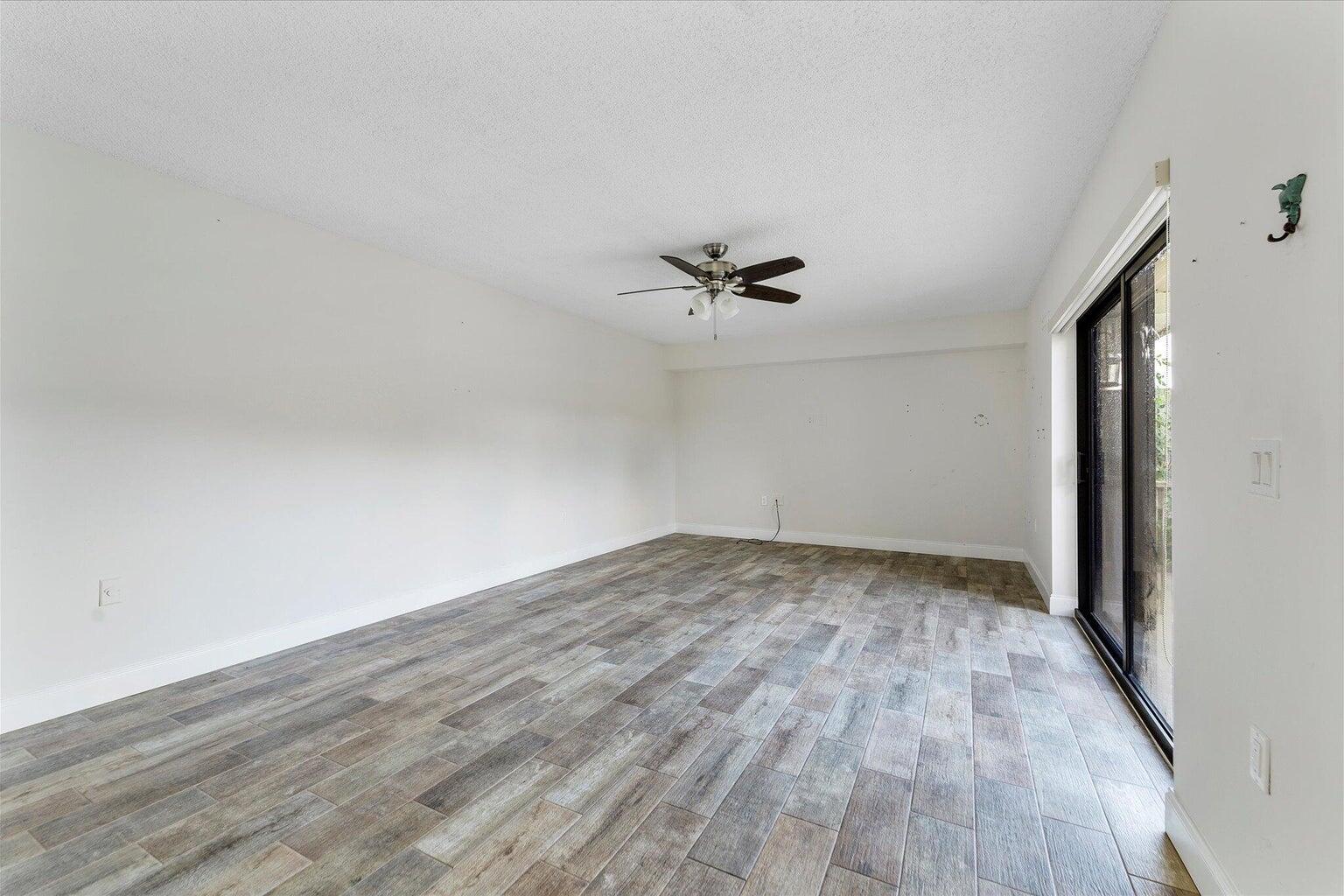 557 Green Springs Place — Photo 4