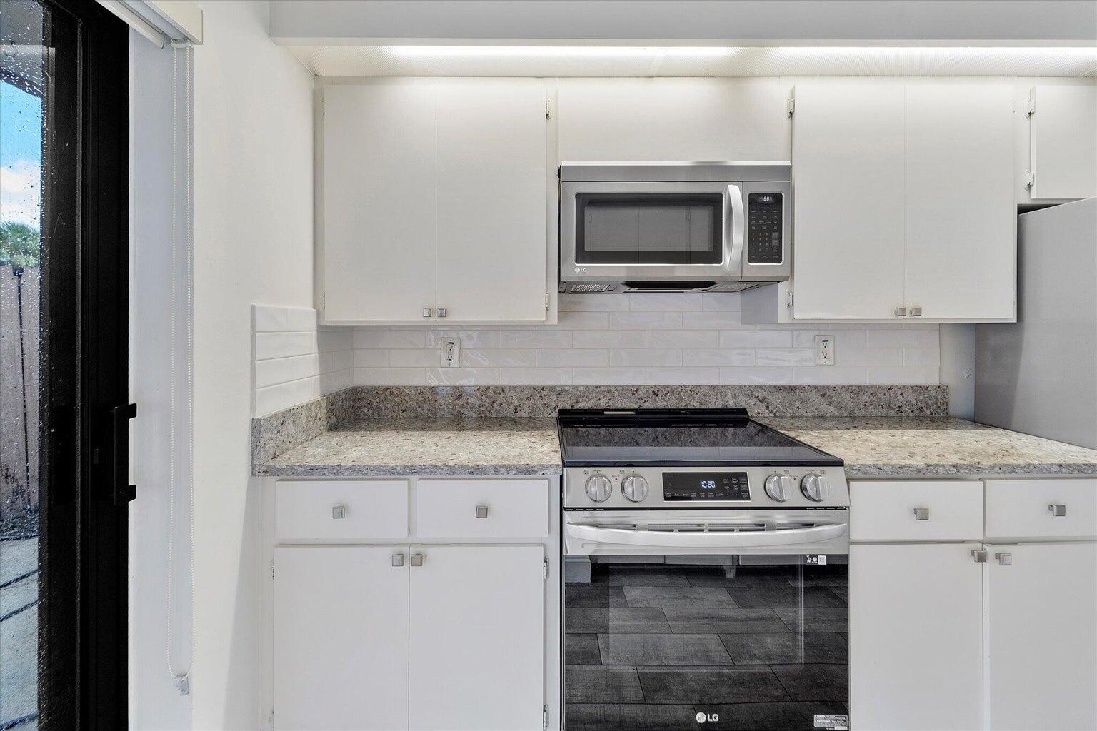 557 Green Springs Place — Photo 5