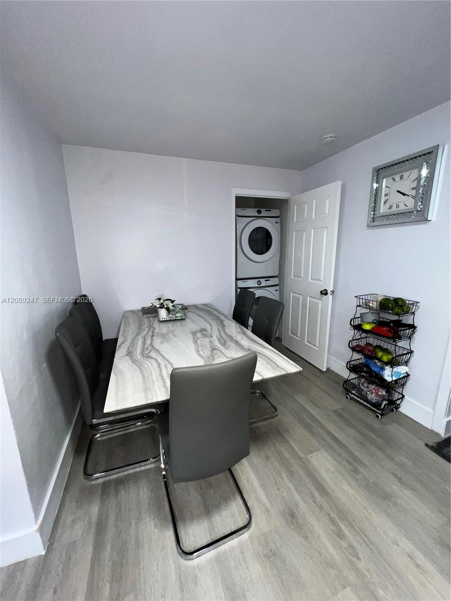 1310 Sharar Ave — Photo 3