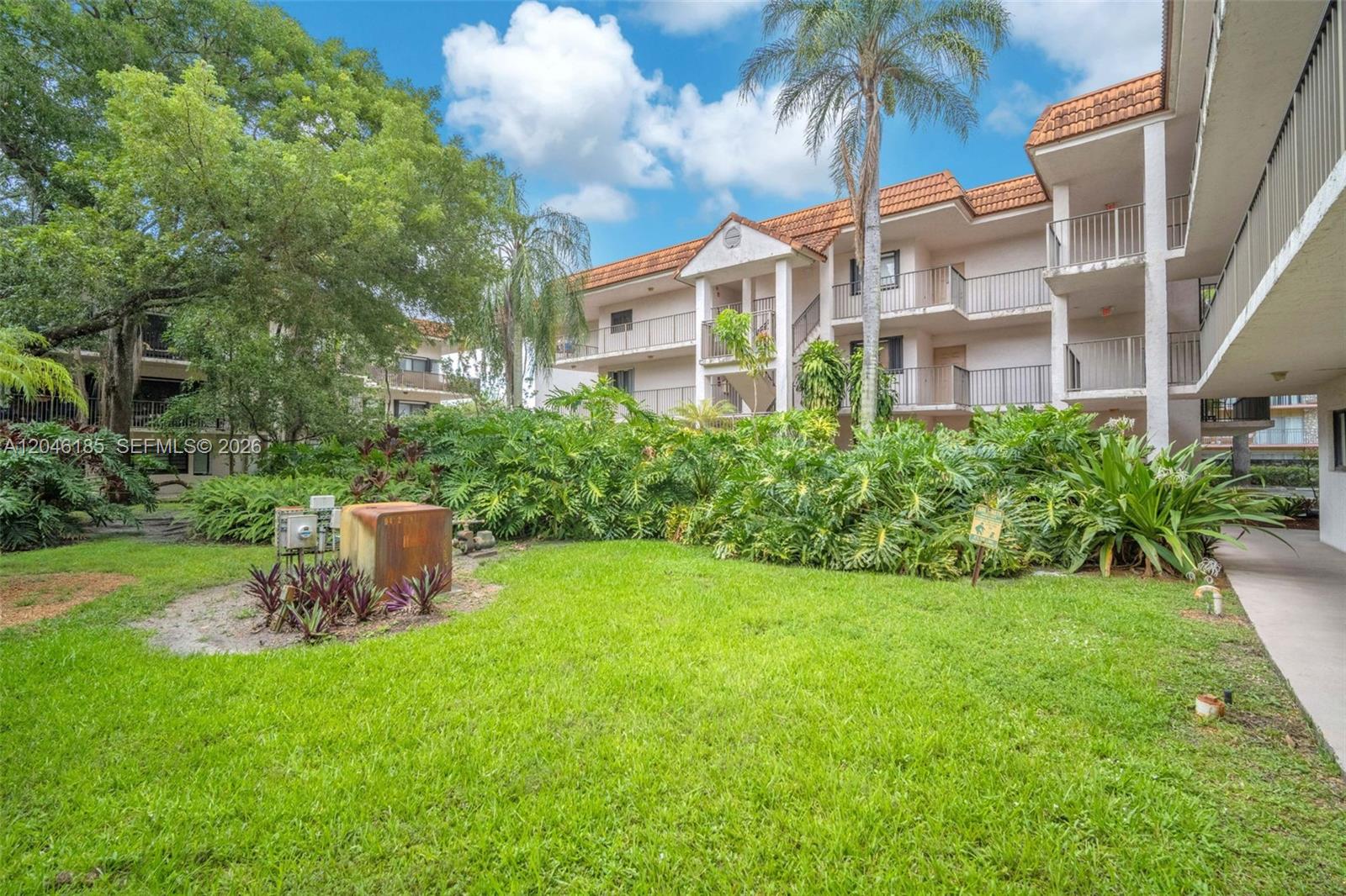 4720 SW 62nd Way # 103, Davie FL 33314