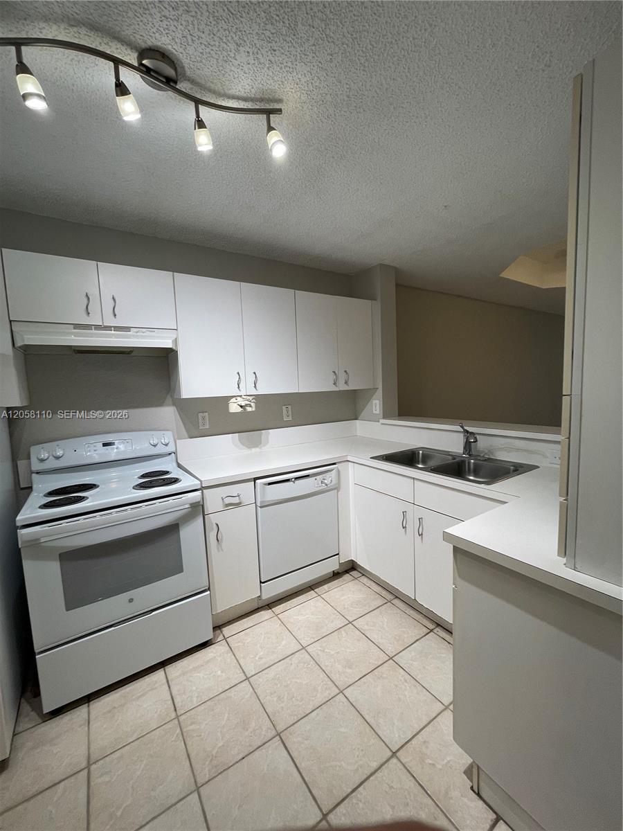 14124 SW 121st Pl # 26 — Photo 3