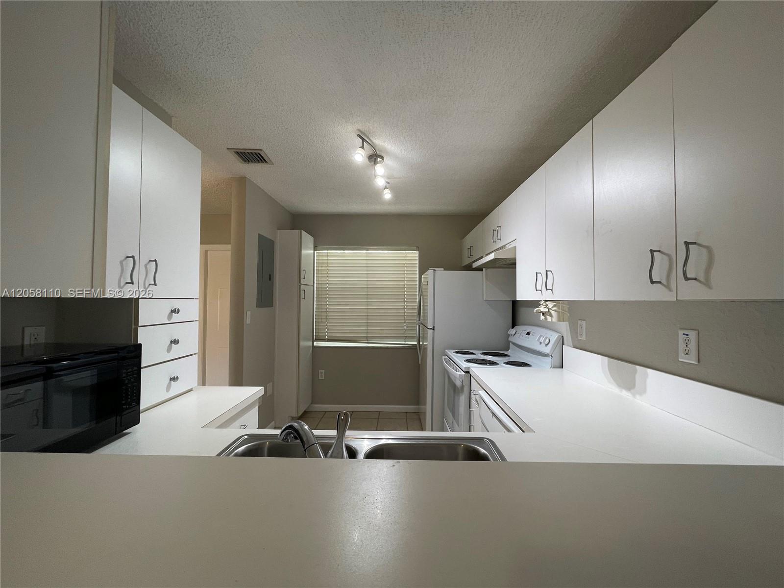 14124 SW 121st Pl # 26 — Photo 4