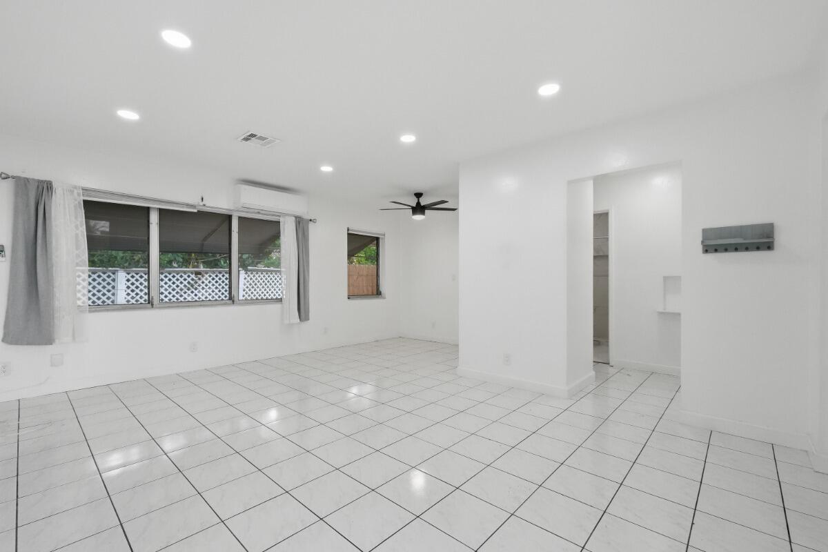 1201 N VICTORIA PARK Road # 1203, Fort Lauderdale FL 33304