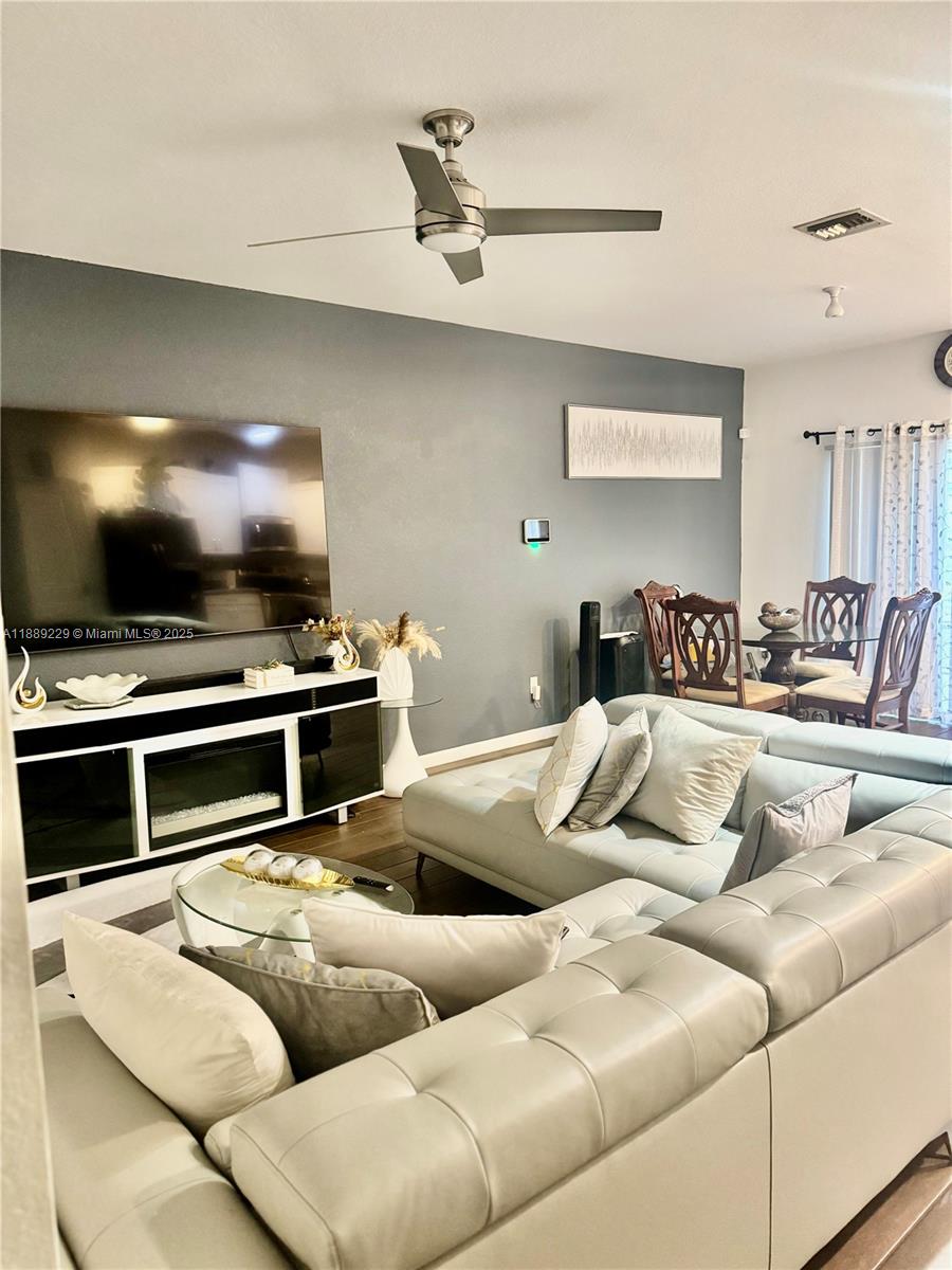4039 NW 11th St, Lauderhill FL 33313