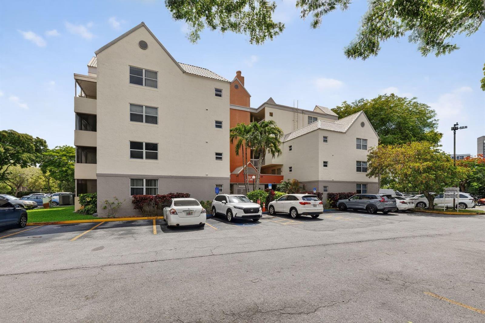 8373 Lake Drive Apt 307, Doral FL 33166