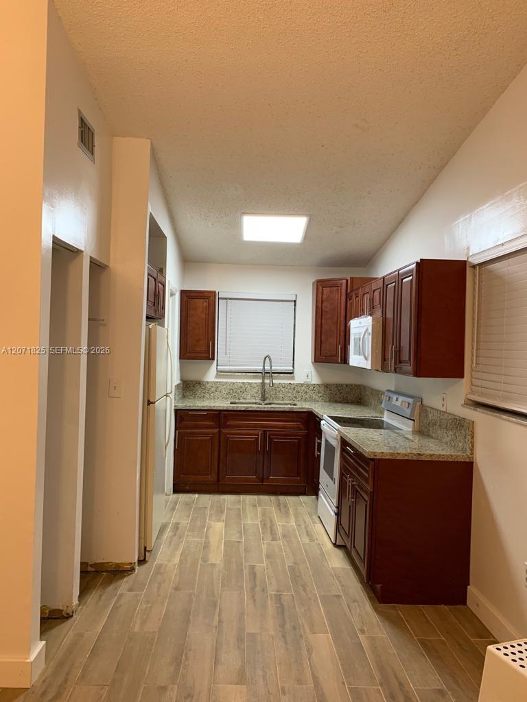 1008 SW 8th St # 1008 View 3