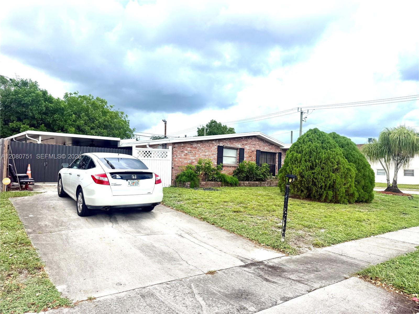 3851 SW 59th Ter — Photo 4