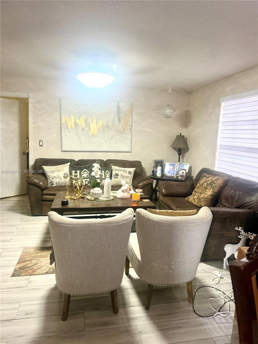 3851 SW 59th Ter — Photo 5