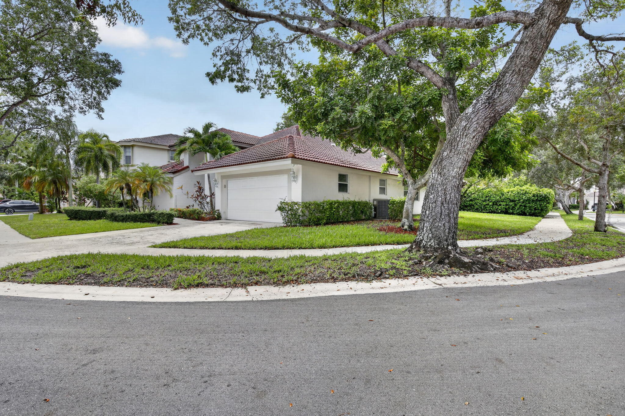924 SPOONBILL Circle — Photo 2