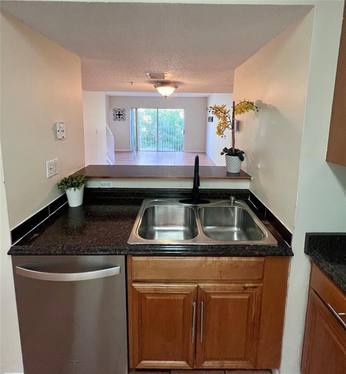 167 RIVIERA Circle — Photo 4