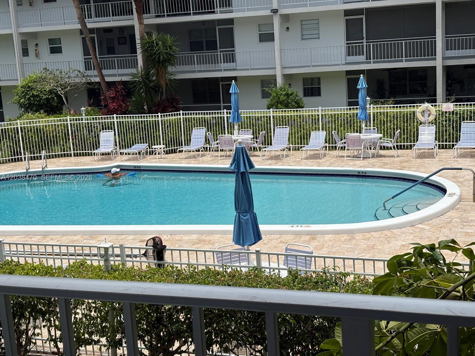 541 Blue Heron Dr # 215, Hallandale Beach FL 33009