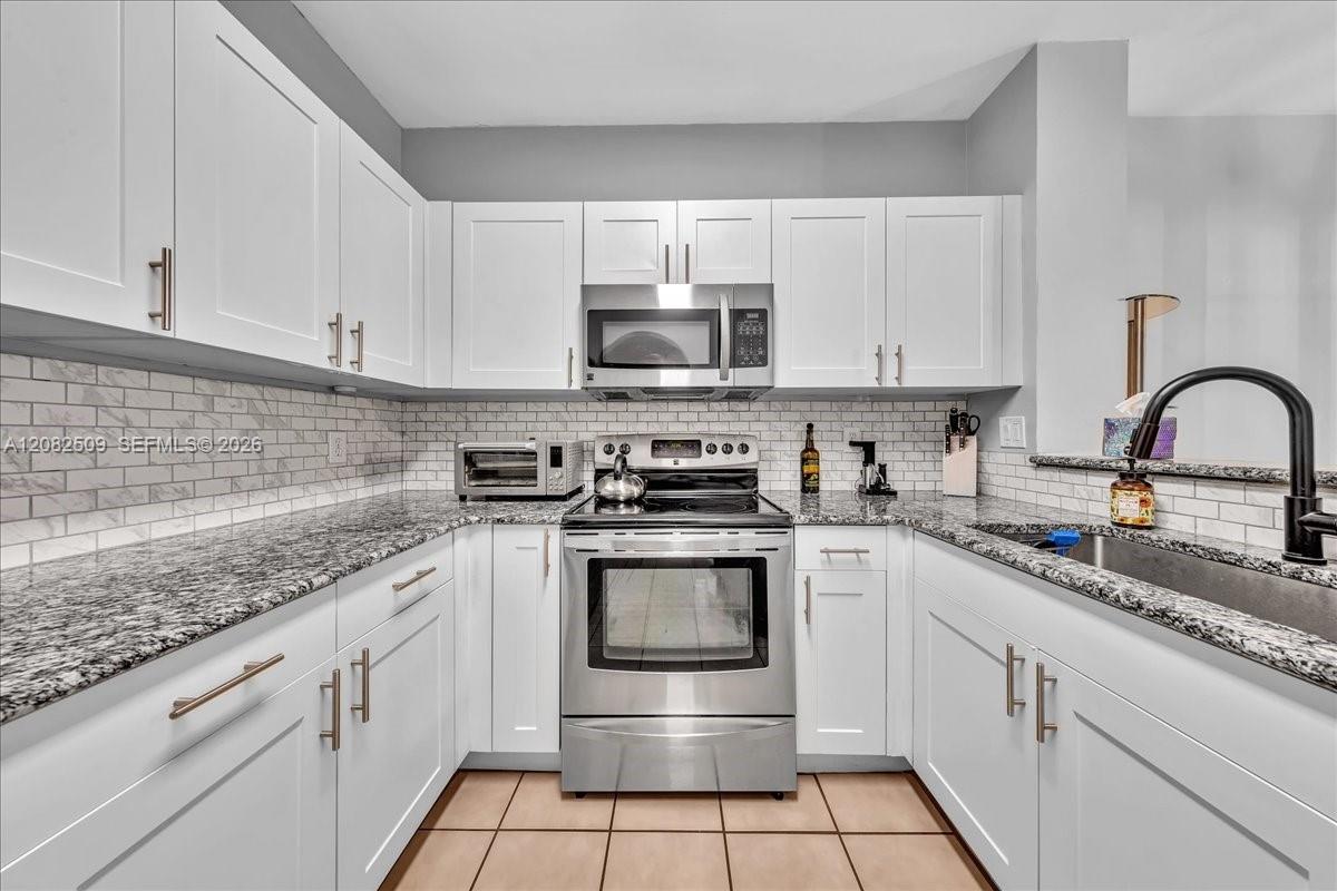 12152 SW 4th St — Photo 4