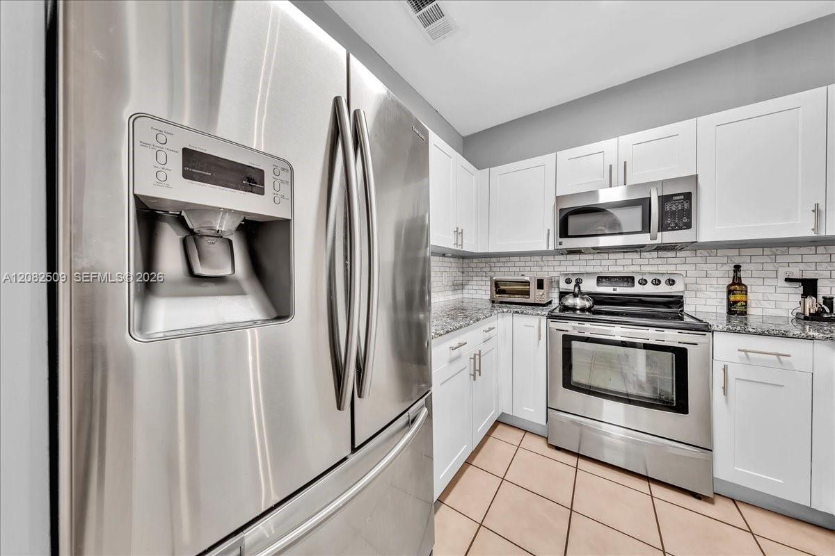 12152 SW 4th St — Photo 5