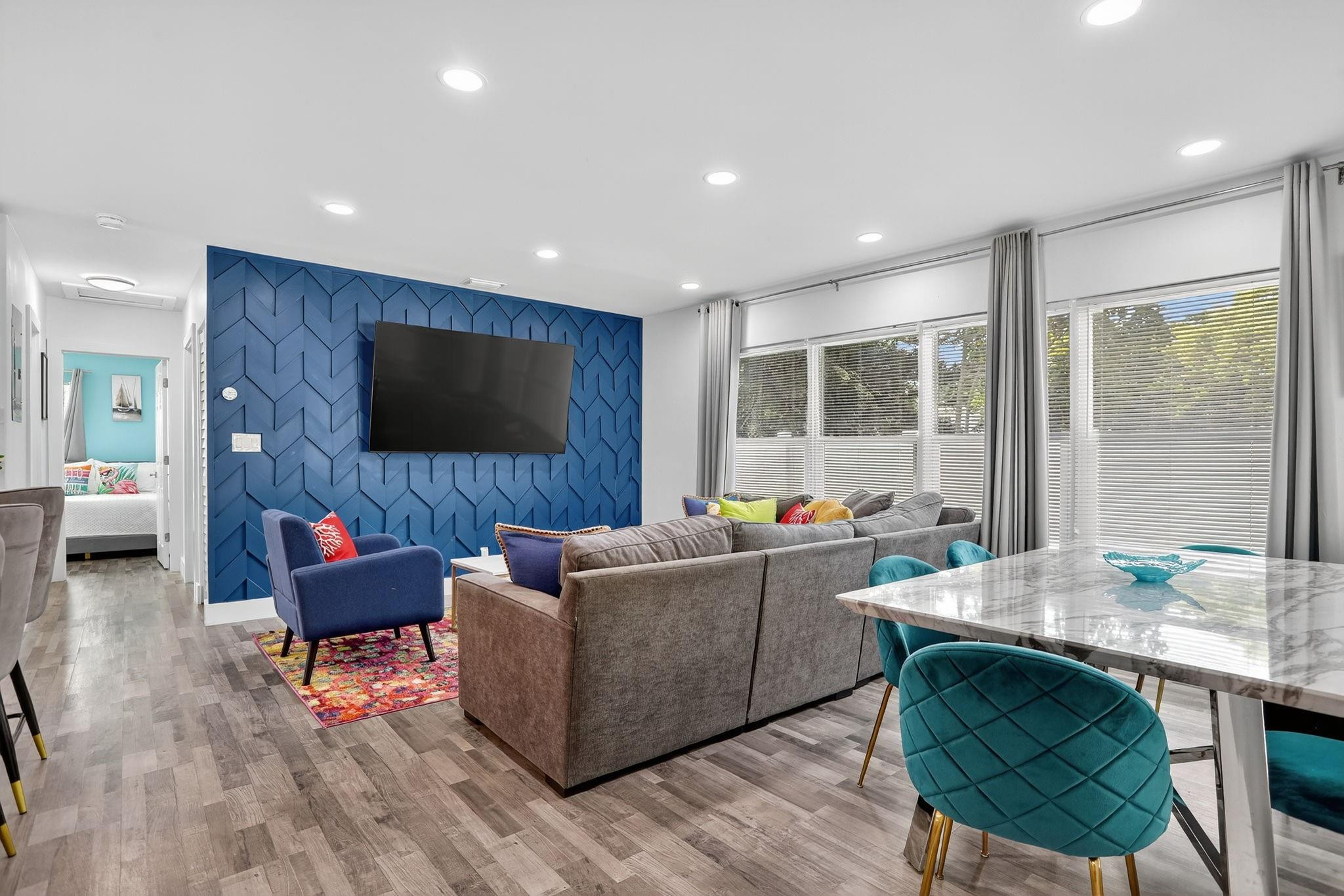 108 SE 11TH Avenue — Photo 3