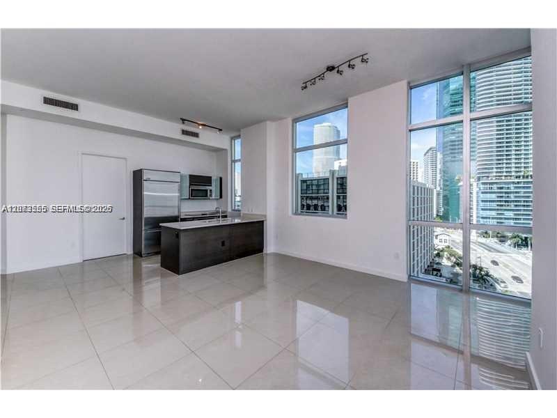 500 Brickell Ave # 1101 — Photo 2