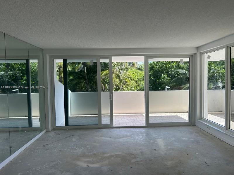 177 Ocean Lane Dr # 208 — Photo 2