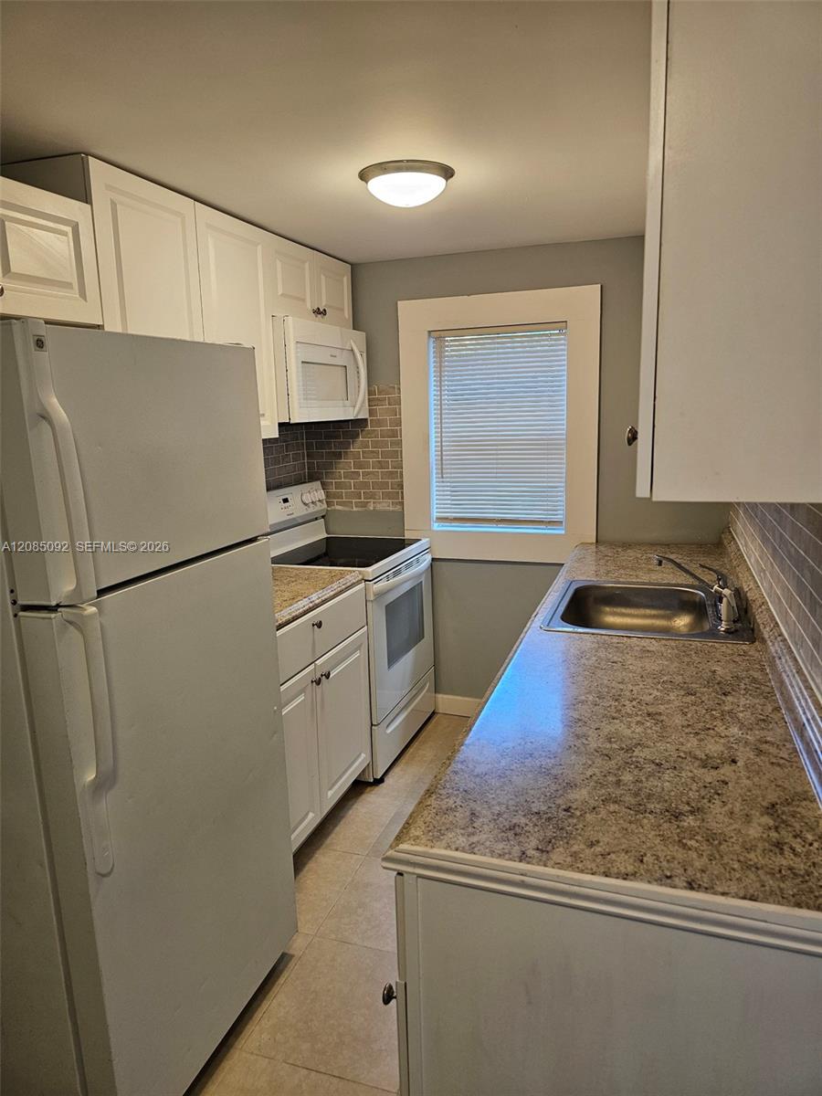 807 SW 4th St # back — Photo 2