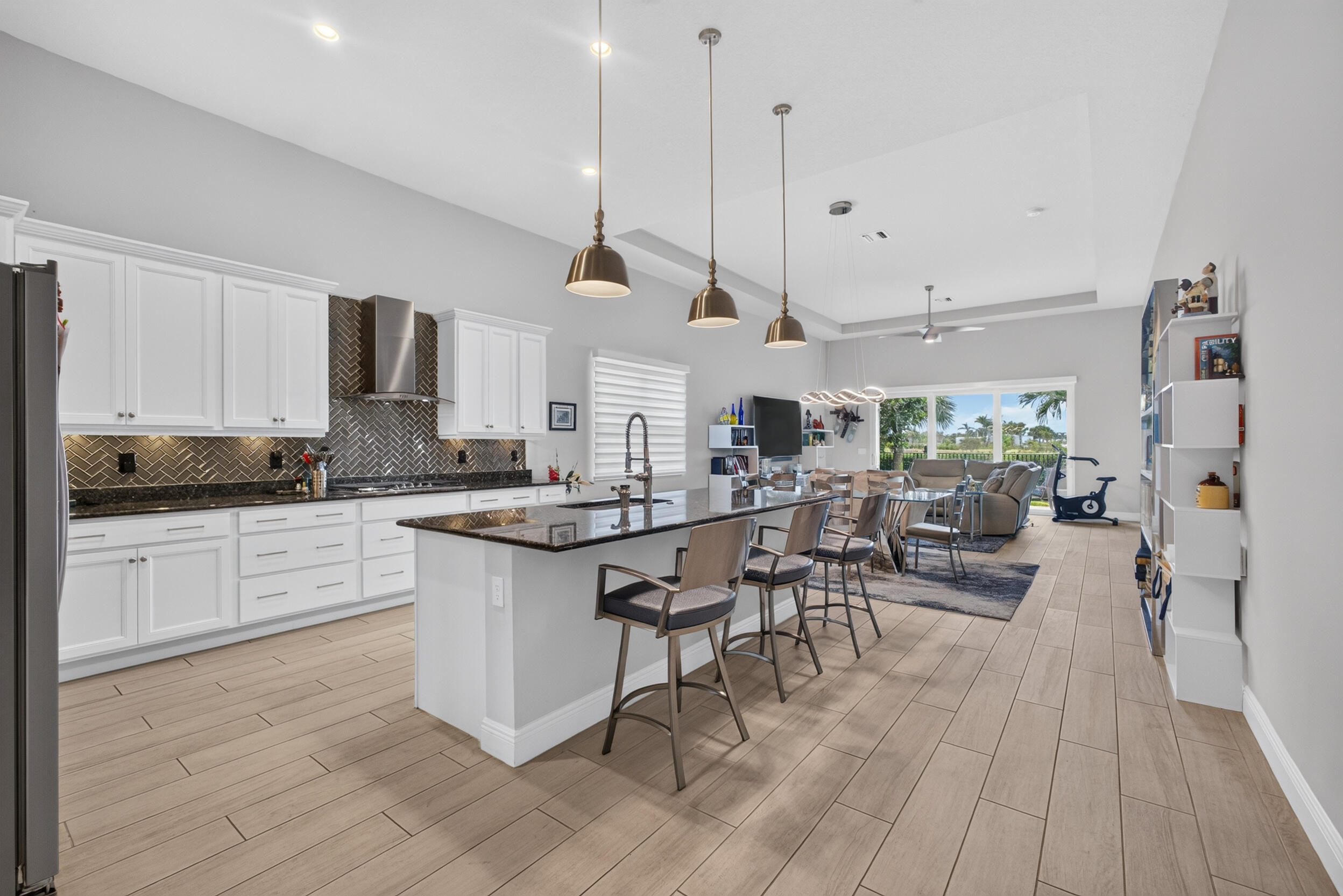 9945 Regency Way — Photo 3