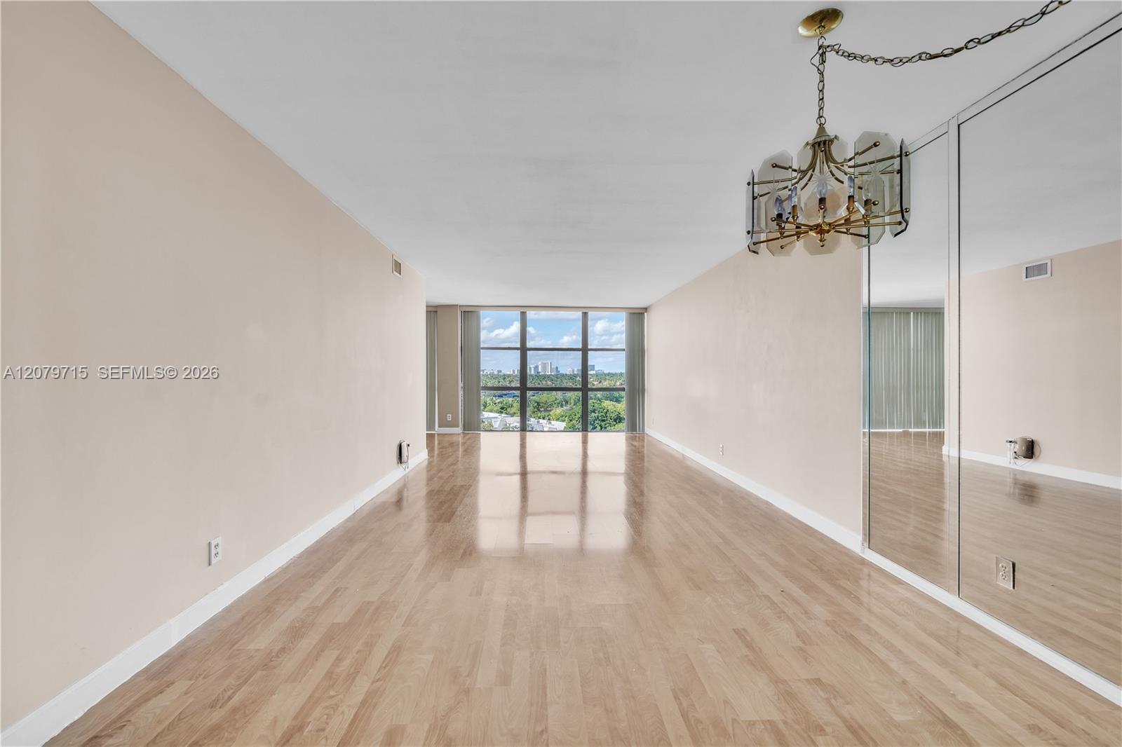 1000 Parkview Dr # 925 — Photo 2