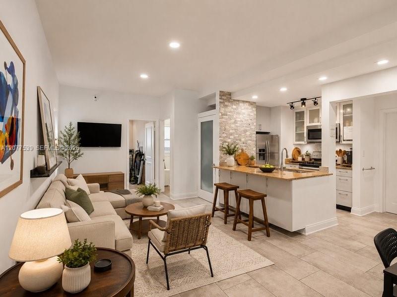 910 Bay Dr # 15 — Photo 2