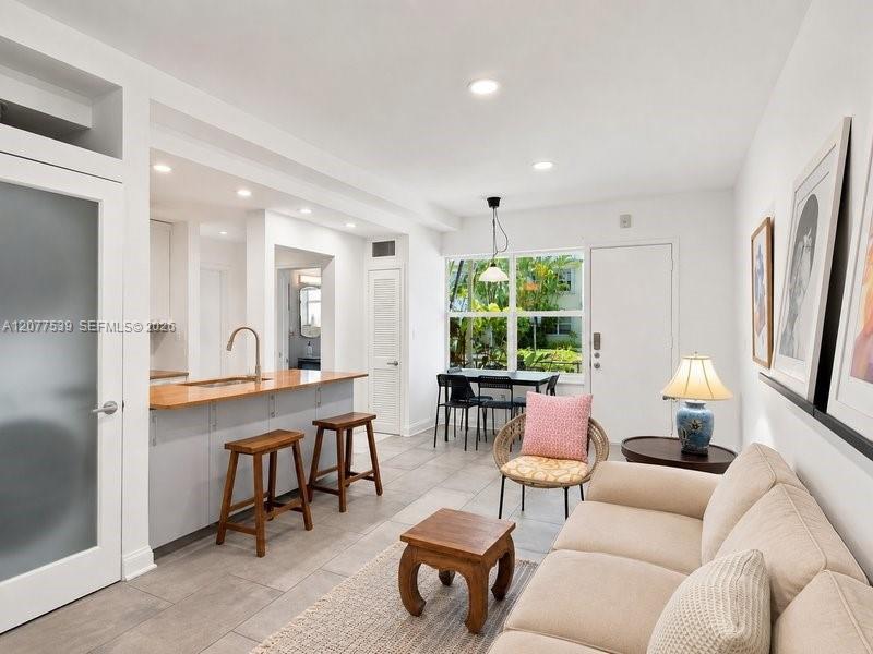 910 Bay Dr # 15 — Photo 3
