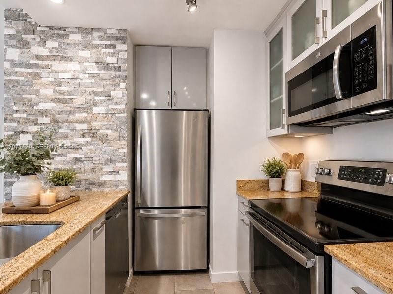 910 Bay Dr # 15 — Photo 5