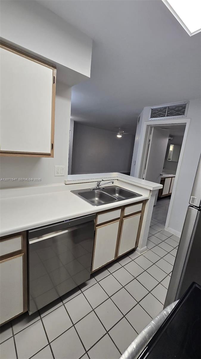 2881 N Oakland Forest Dr # 103 — Photo 4
