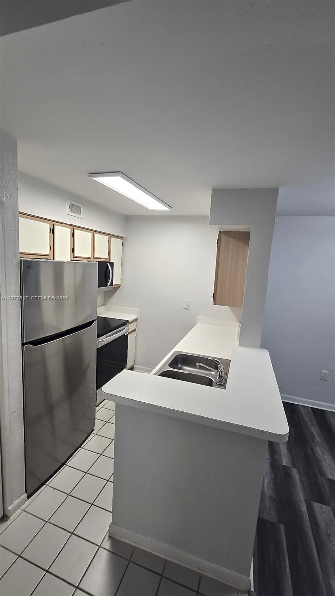 2881 N Oakland Forest Dr # 103 — Photo 5