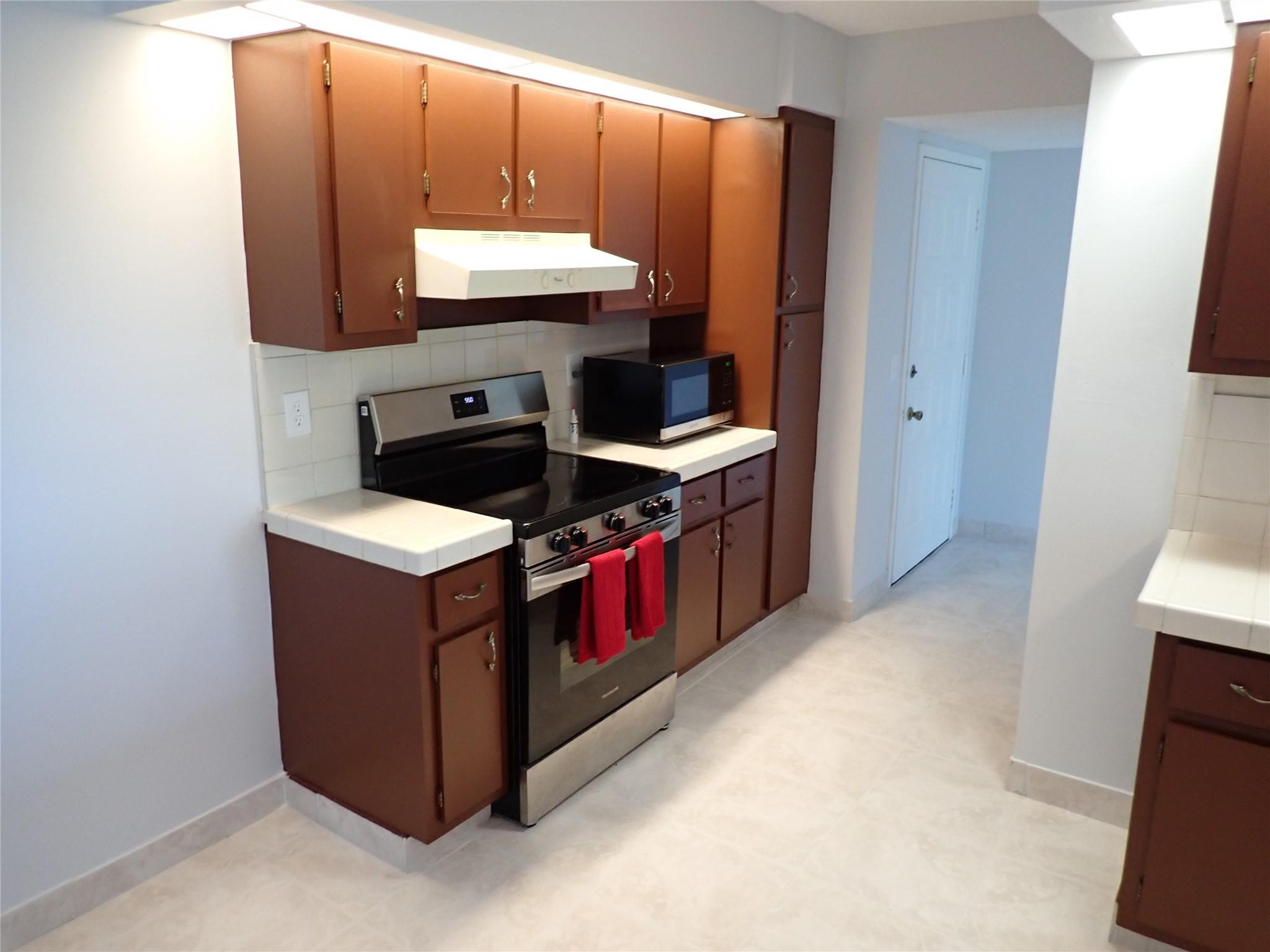 106 Lake Emerald Drive # 401 — Photo 3