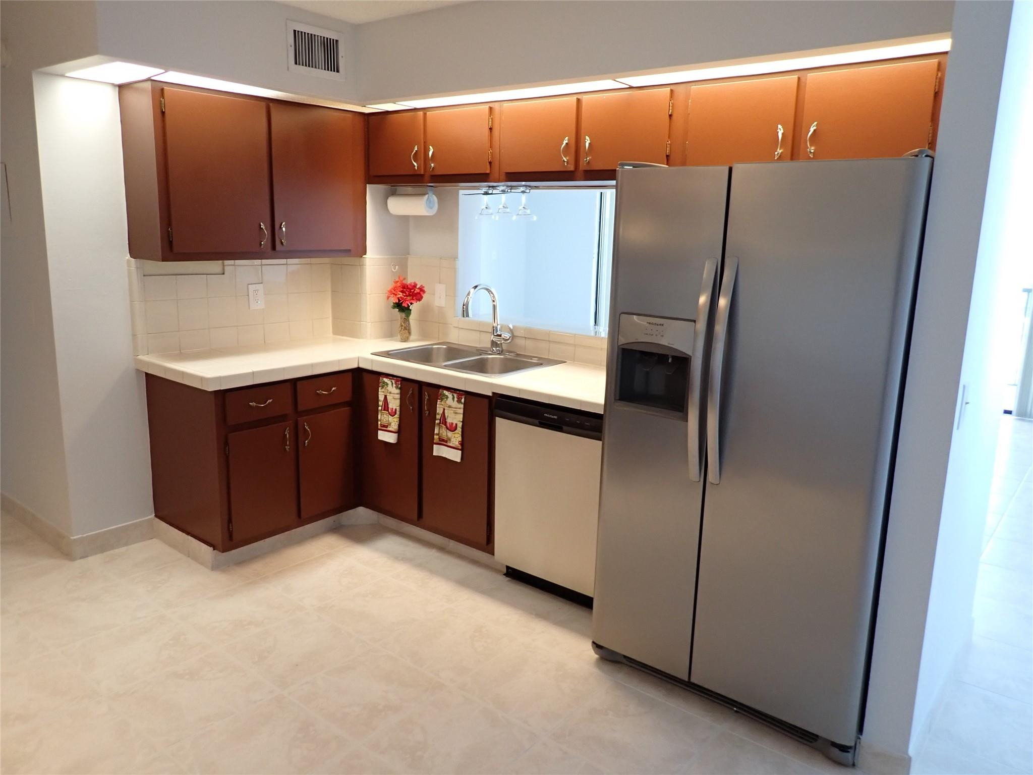106 Lake Emerald Drive # 401 — Photo 2