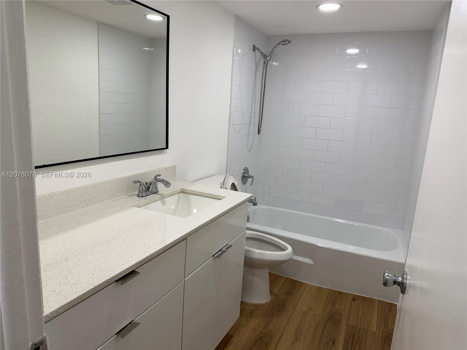 10822 N Kendall Dr # 23 — Photo 2