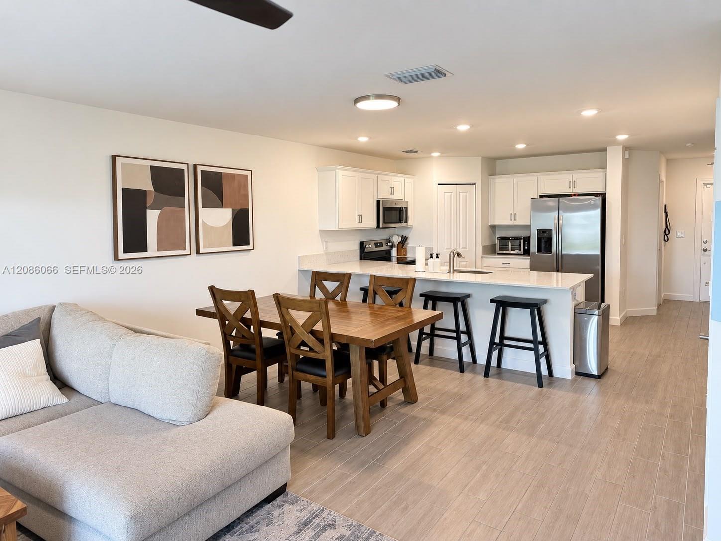 5013 Woods Edge Cir — Photo 3