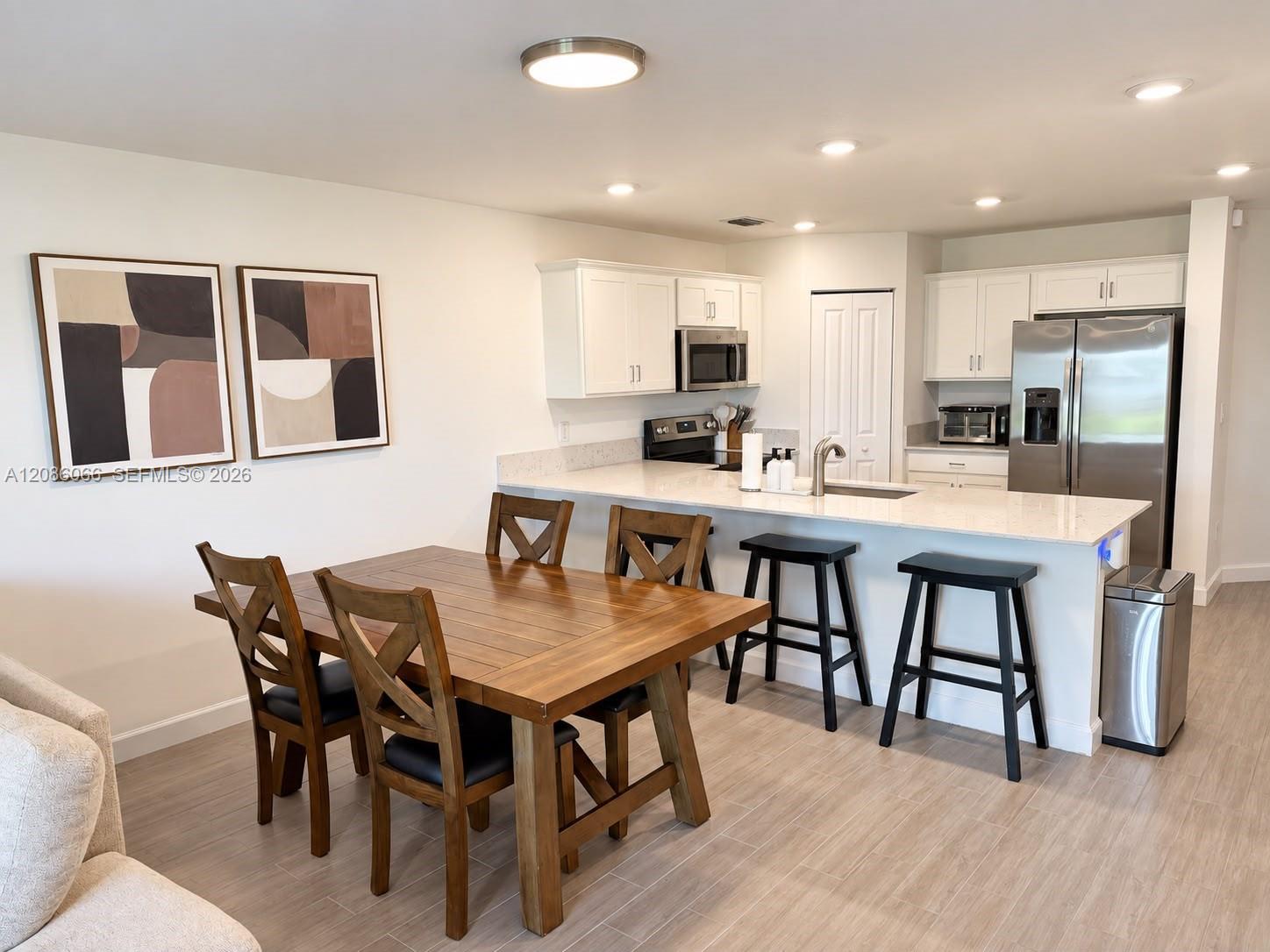 5013 Woods Edge Cir — Photo 4